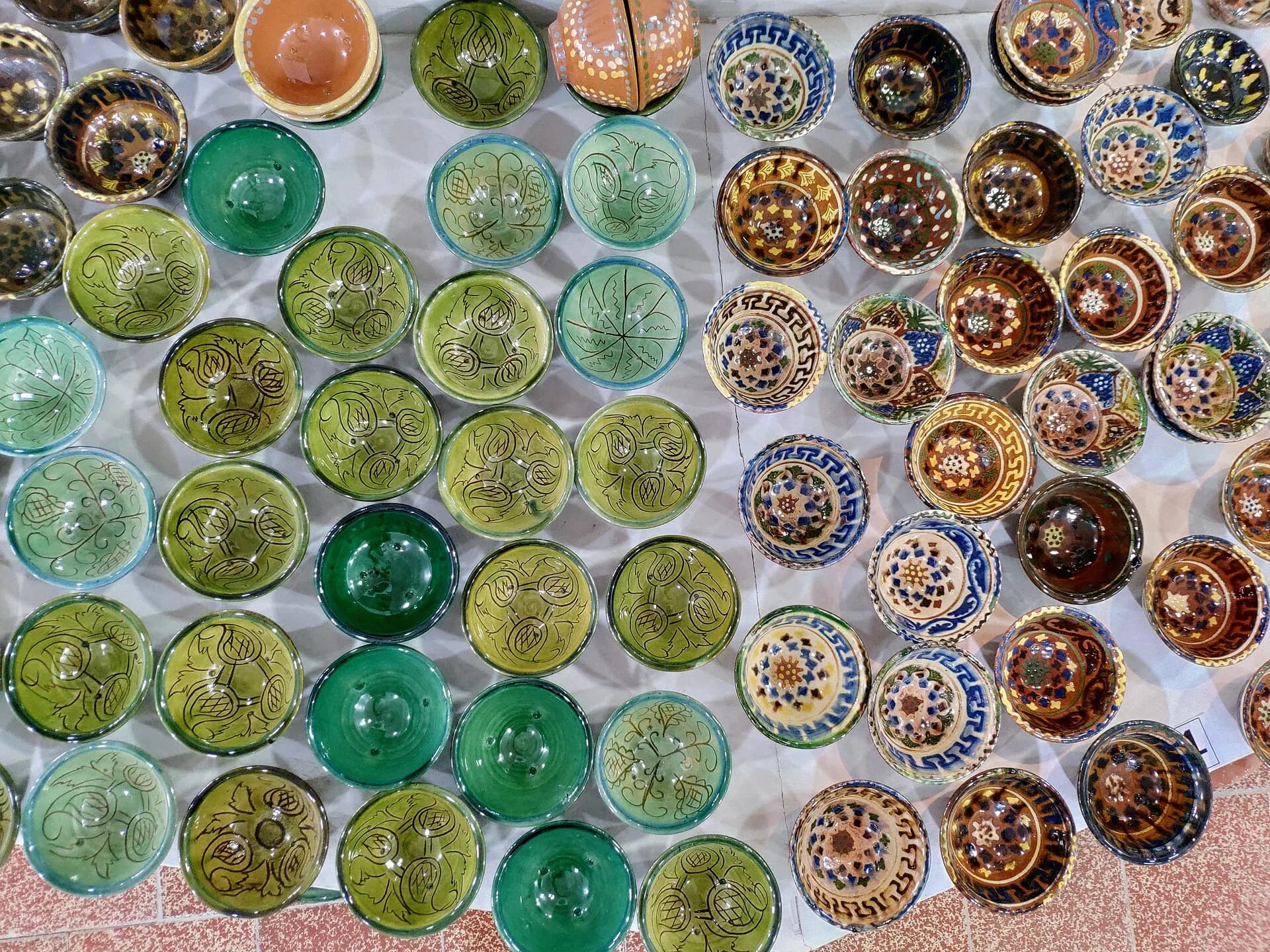 Hand-painted Gijduvan ceramics